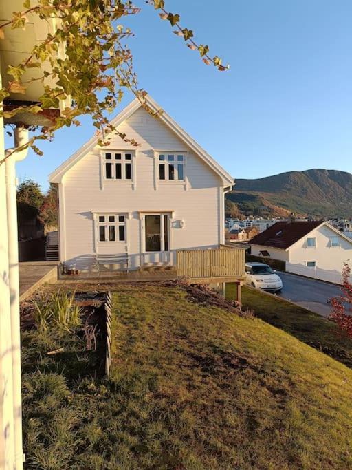 Vila Charming House In Ulsteinvik With Free Parking Exteriér fotografie